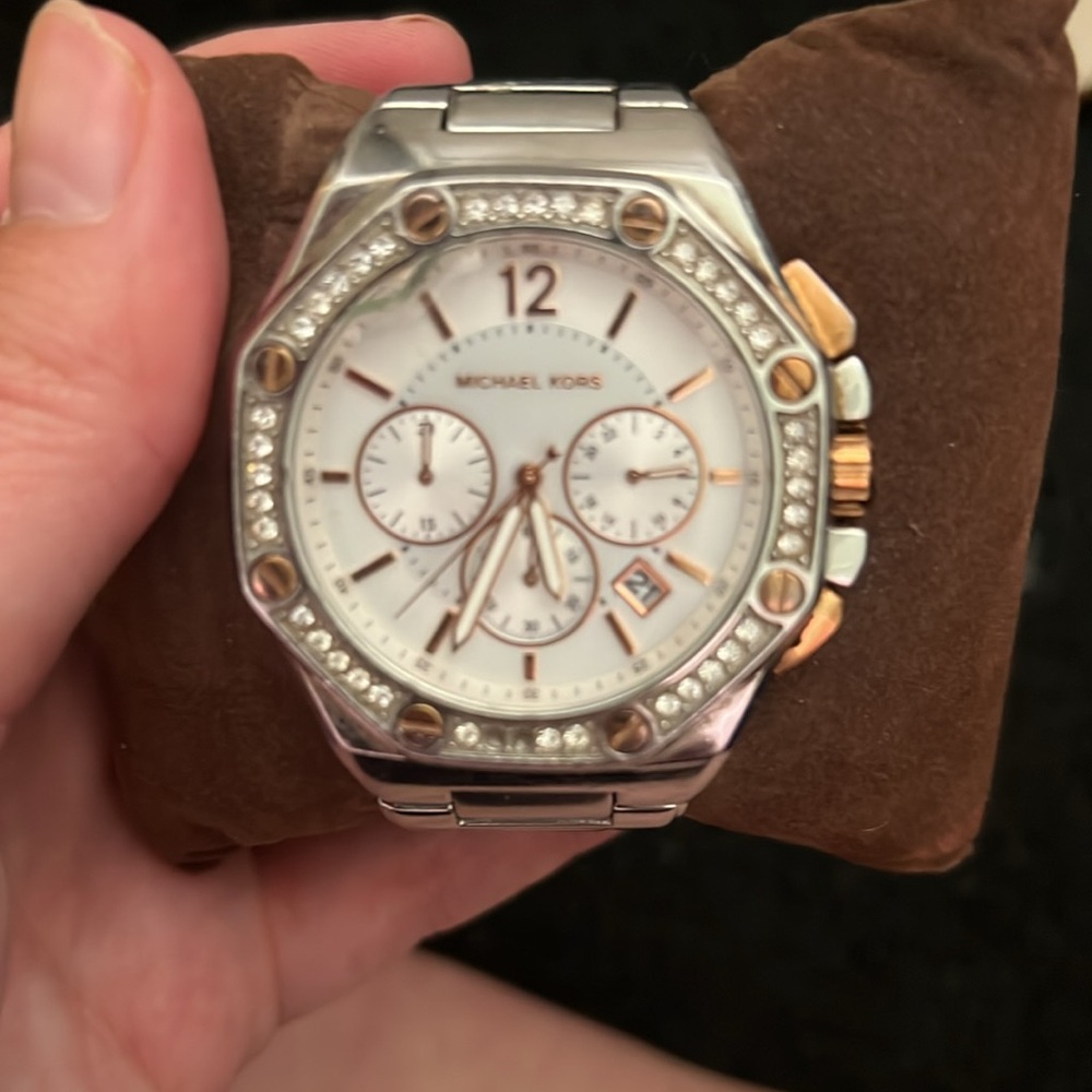 Unique silver and rose gold Michael Kors watch - Picture 2 of 4